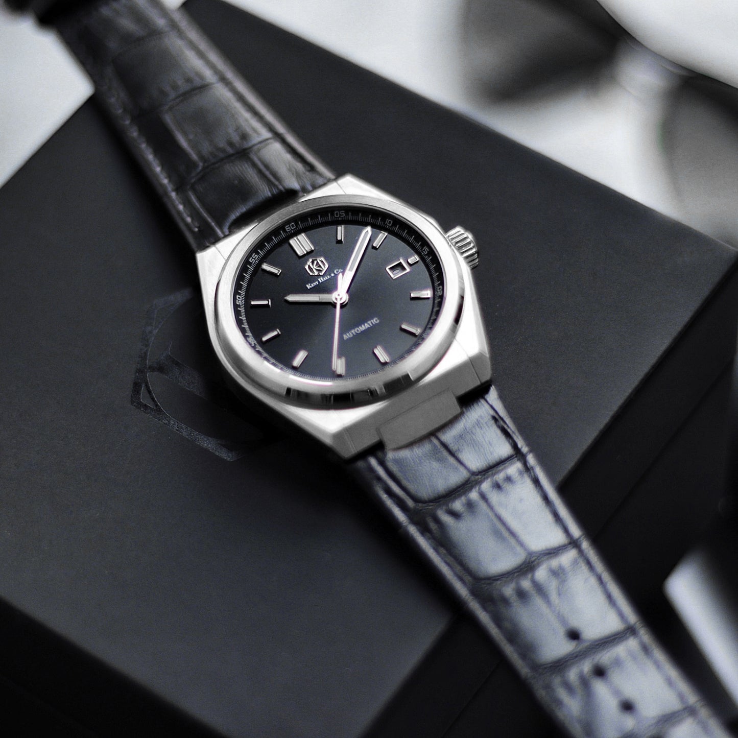Obsidian - Black Leather