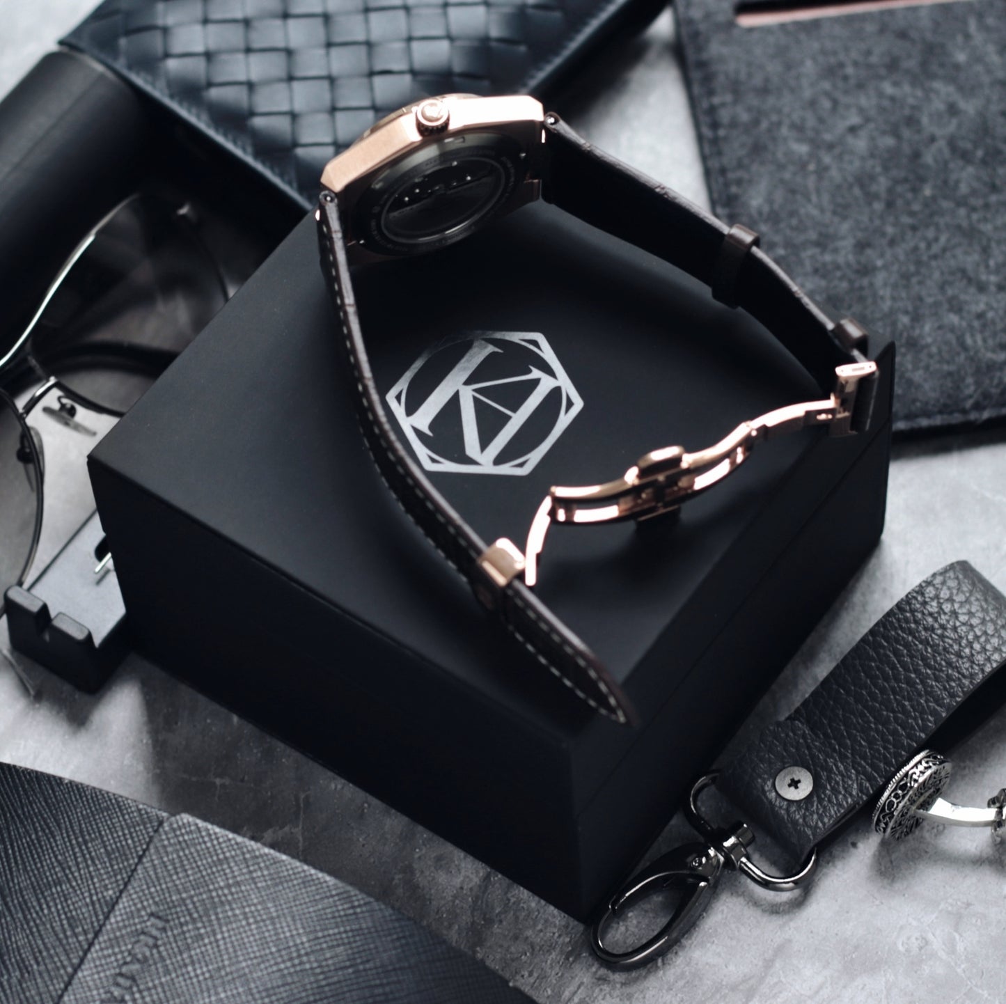 Obsidian Rose Gold - Black Leather
